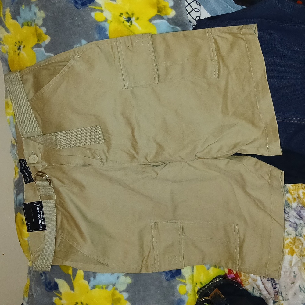 Wicked stitch cargo flex fabric shorts size:32